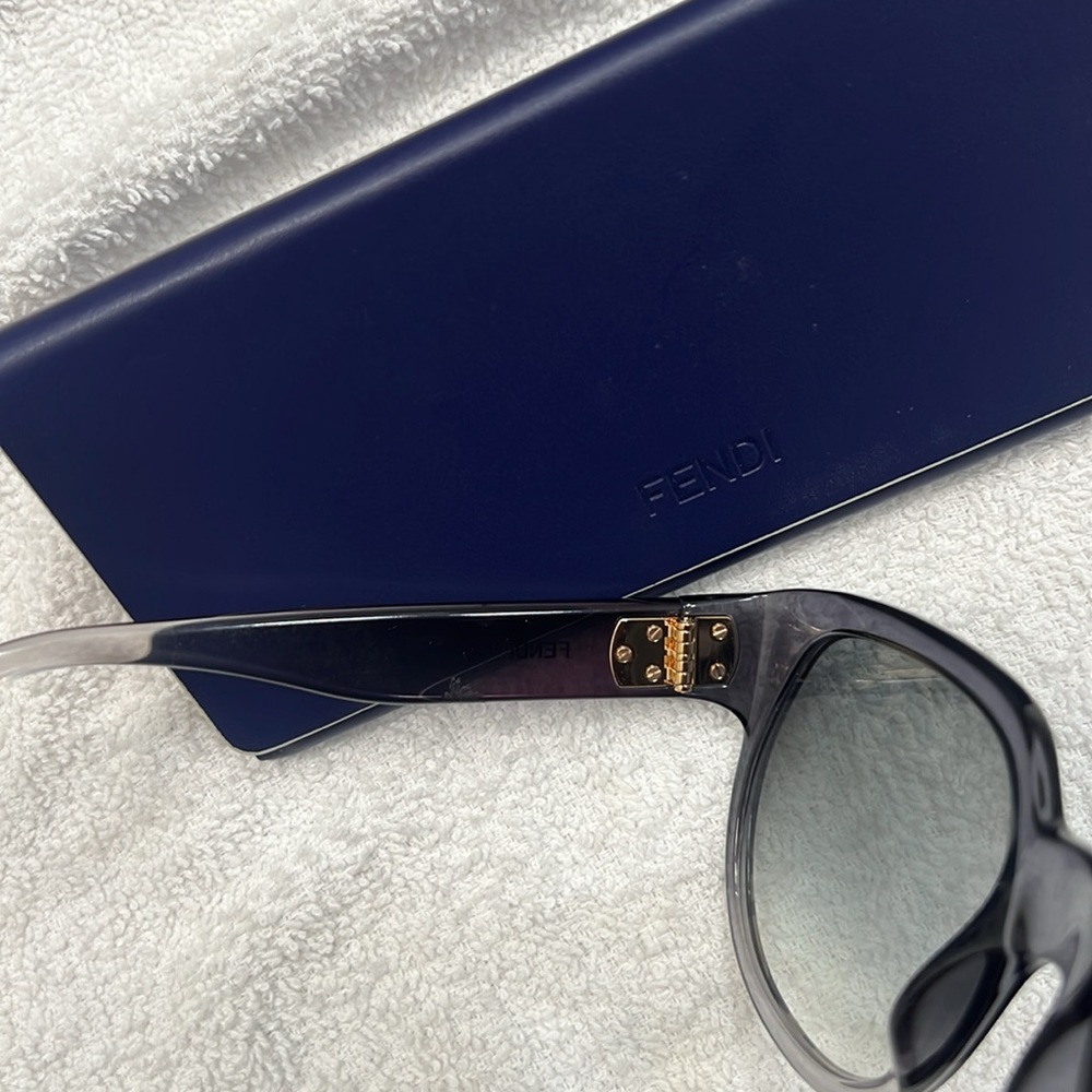 FENDI Monogram Sunglasses - Picture 5 of 9
